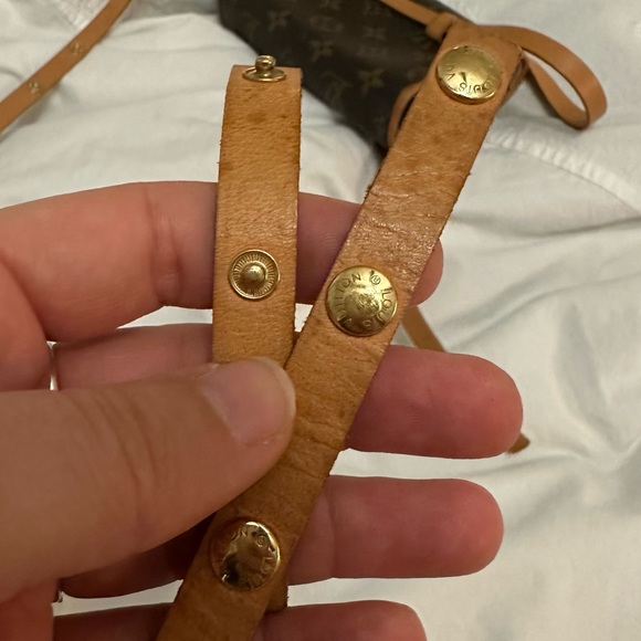 Louis Vuitton Monogram Florentine Pouchette - Picture 5 of 9